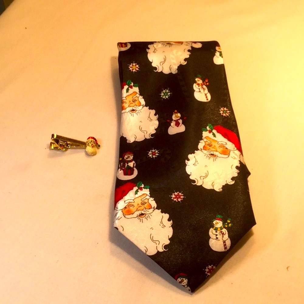 Santa necktie & vintage enameled Santa clip